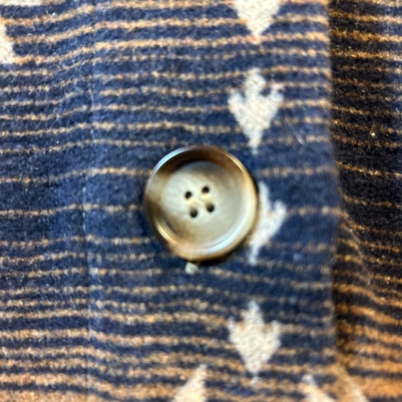 Over Sized Jacket. Buttons. Large Pockets. Aztec. Yellowstone. Dutton Ranch. - Picture 5 of 17